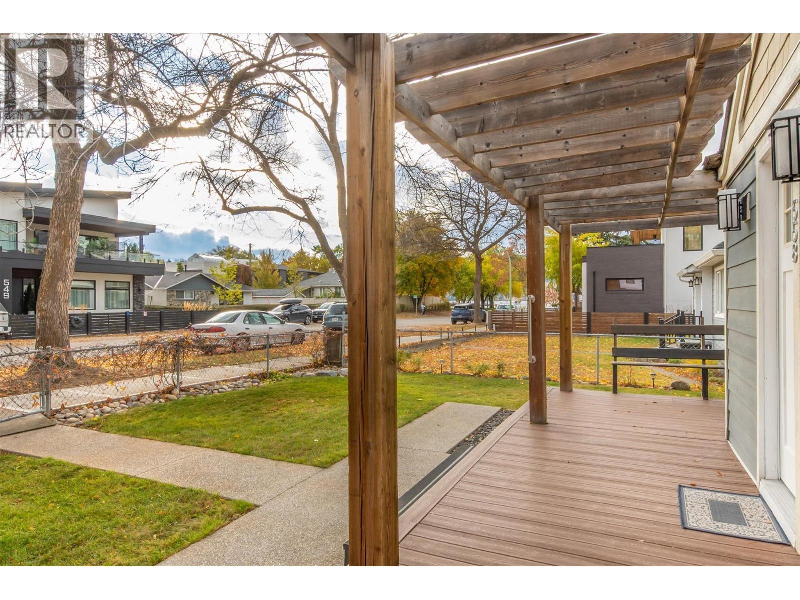 558-560 Cambridge Avenue, Kelowna, BC - Outdoor