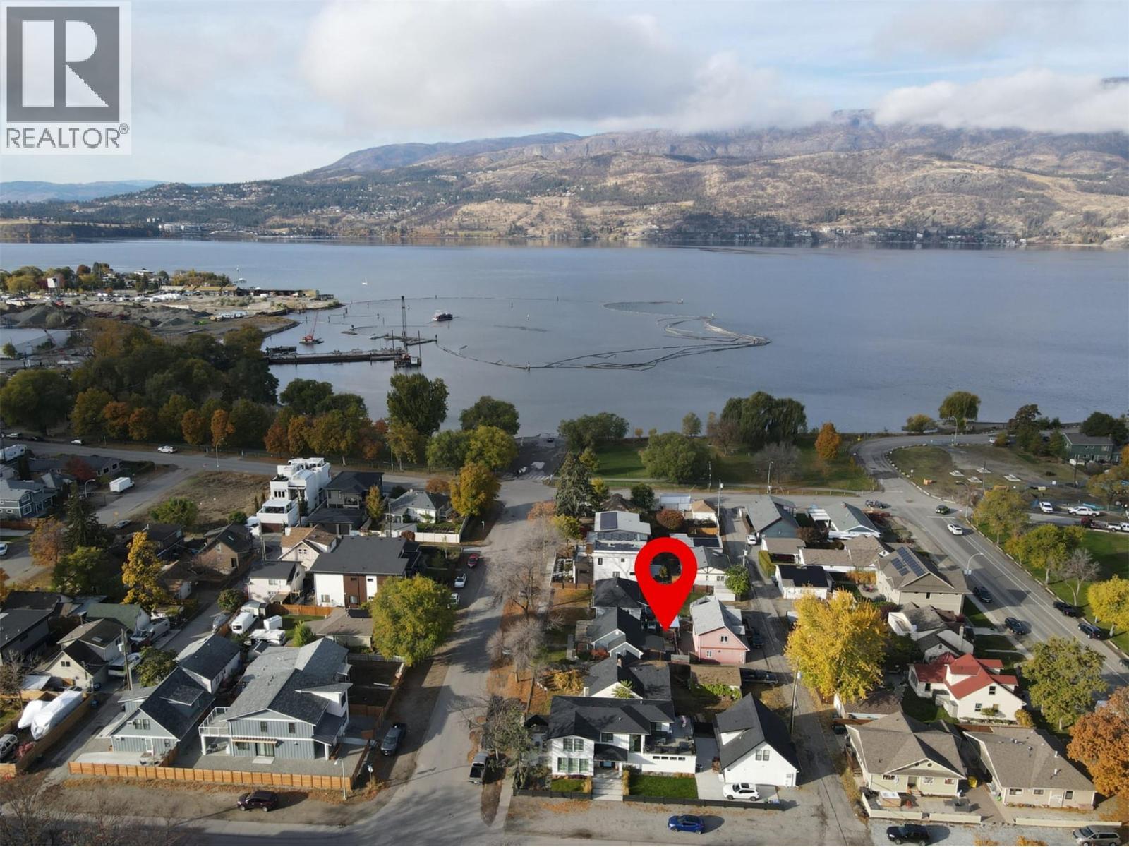 558-560 Cambridge Avenue, Kelowna, BC - Outdoor With Body Of Water With View