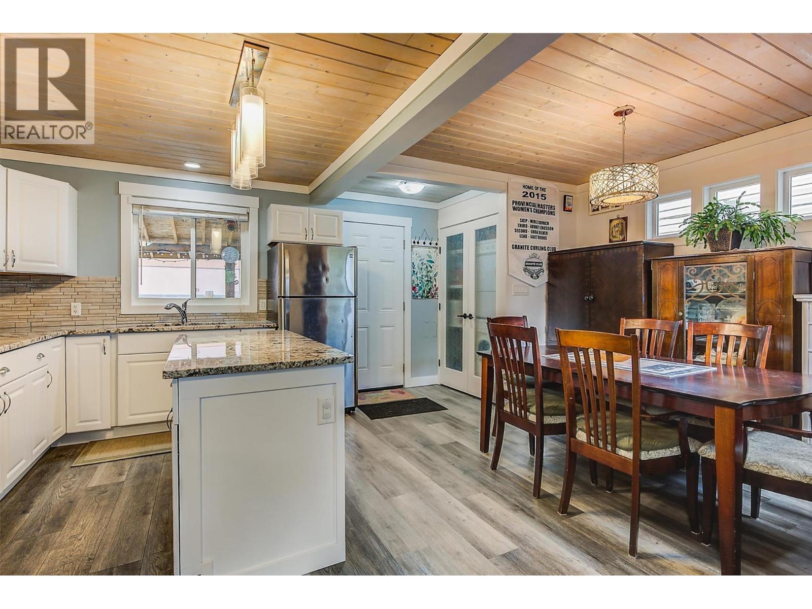 558-560 Cambridge Avenue, Kelowna, BC - Indoor