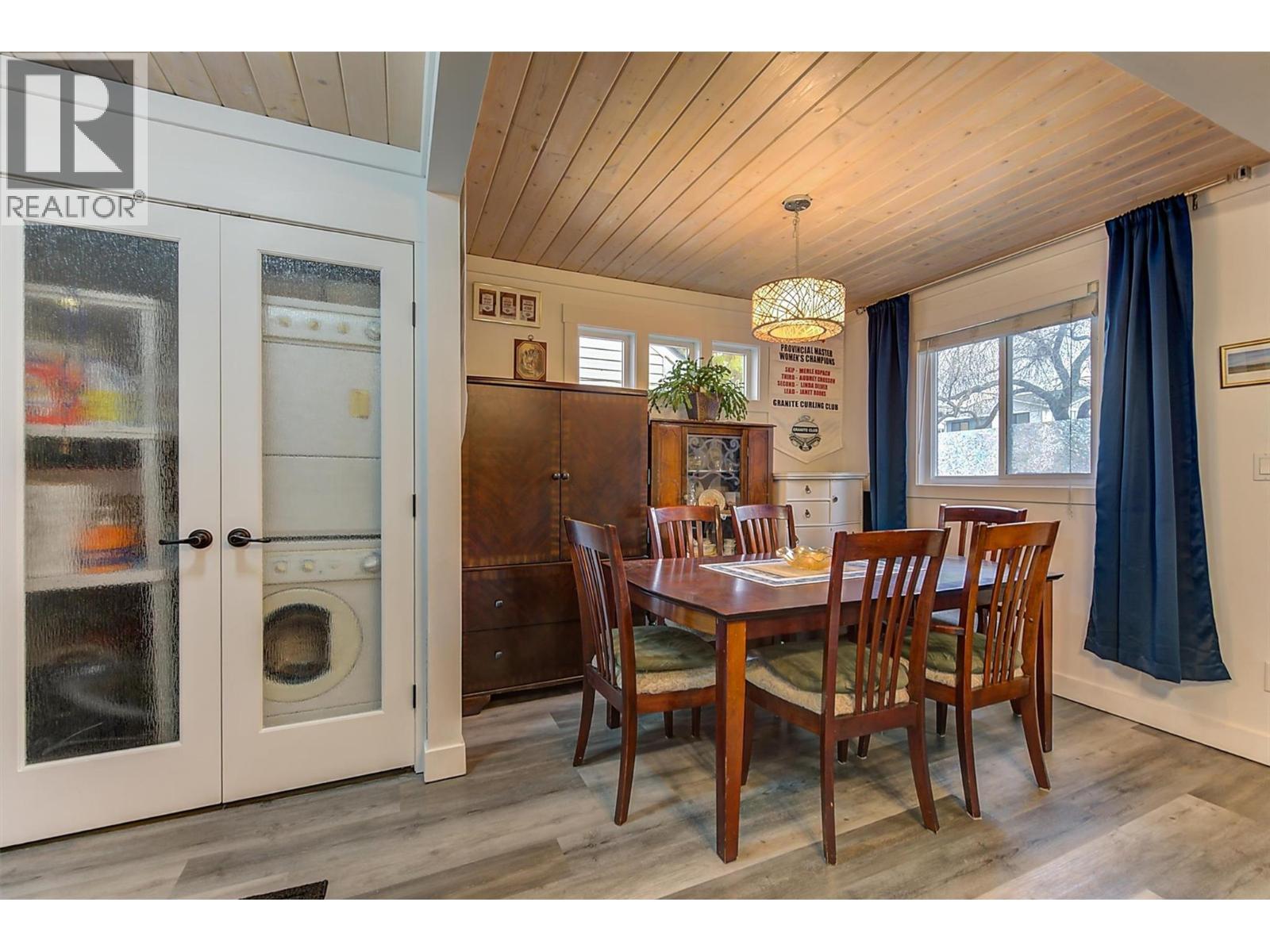 558-560 Cambridge Avenue, Kelowna, BC - Indoor Photo Showing Dining Room