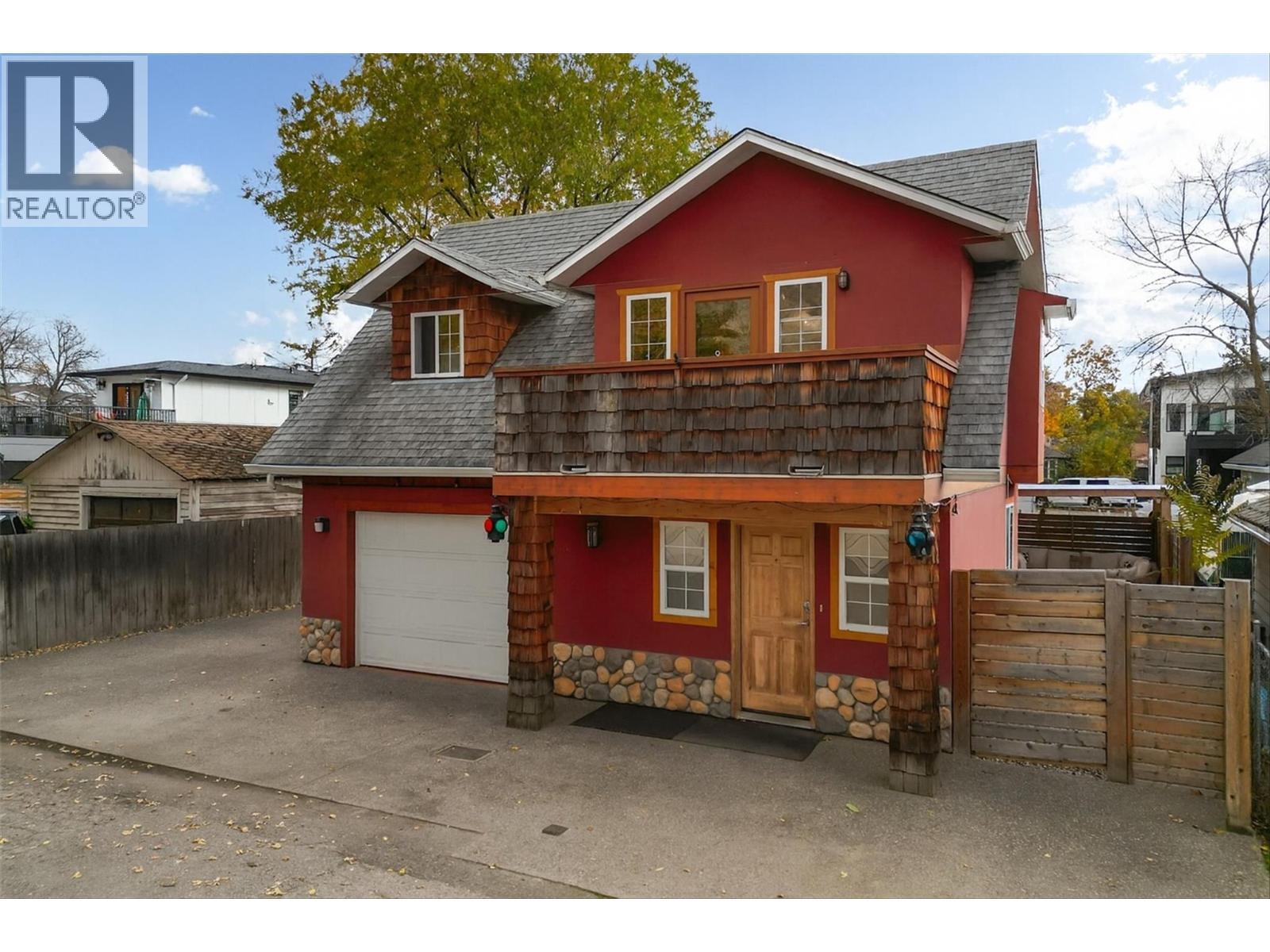 558-560 Cambridge Avenue, Kelowna, BC - Outdoor