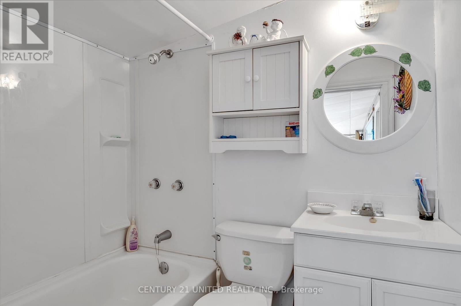 221 Paudash Street, Hiawatha First Nation, ON - Indoor Photo Showing Bathroom