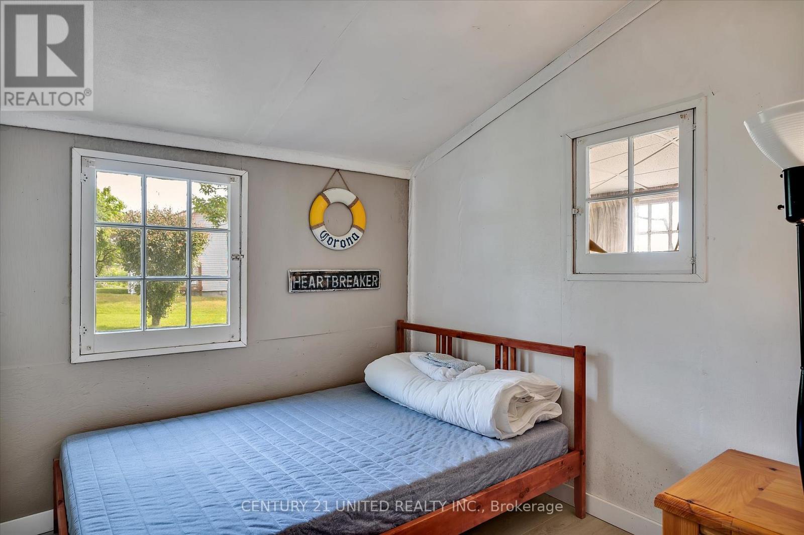 221 Paudash Street, Hiawatha First Nation, ON - Indoor Photo Showing Bedroom