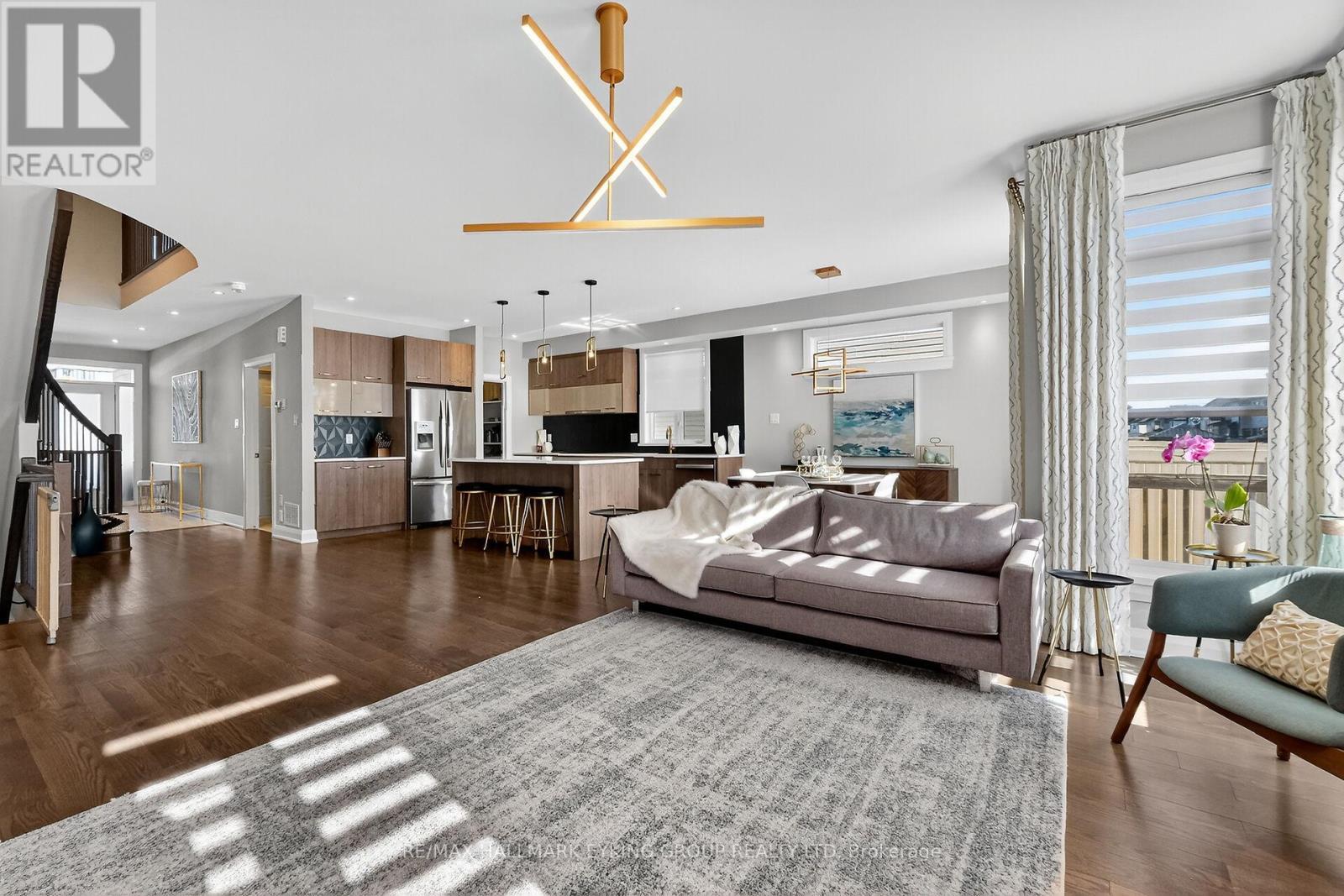 251 Joshua Street, Ottawa, ON - Indoor Photo Showing Living Room