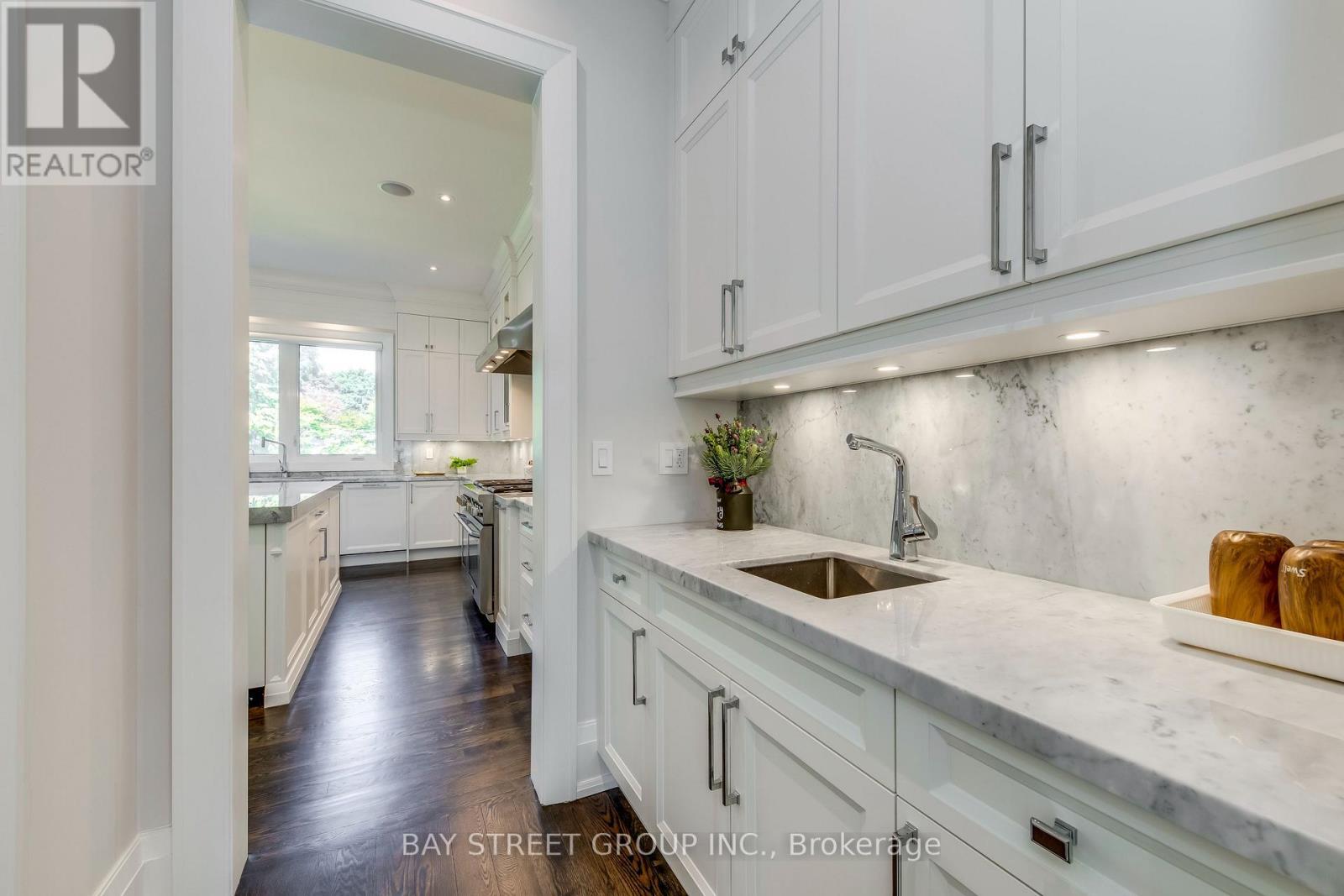 38 Kirk Drive, Markham, ON - Indoor Photo Showing Kitchen With Upgraded Kitchen