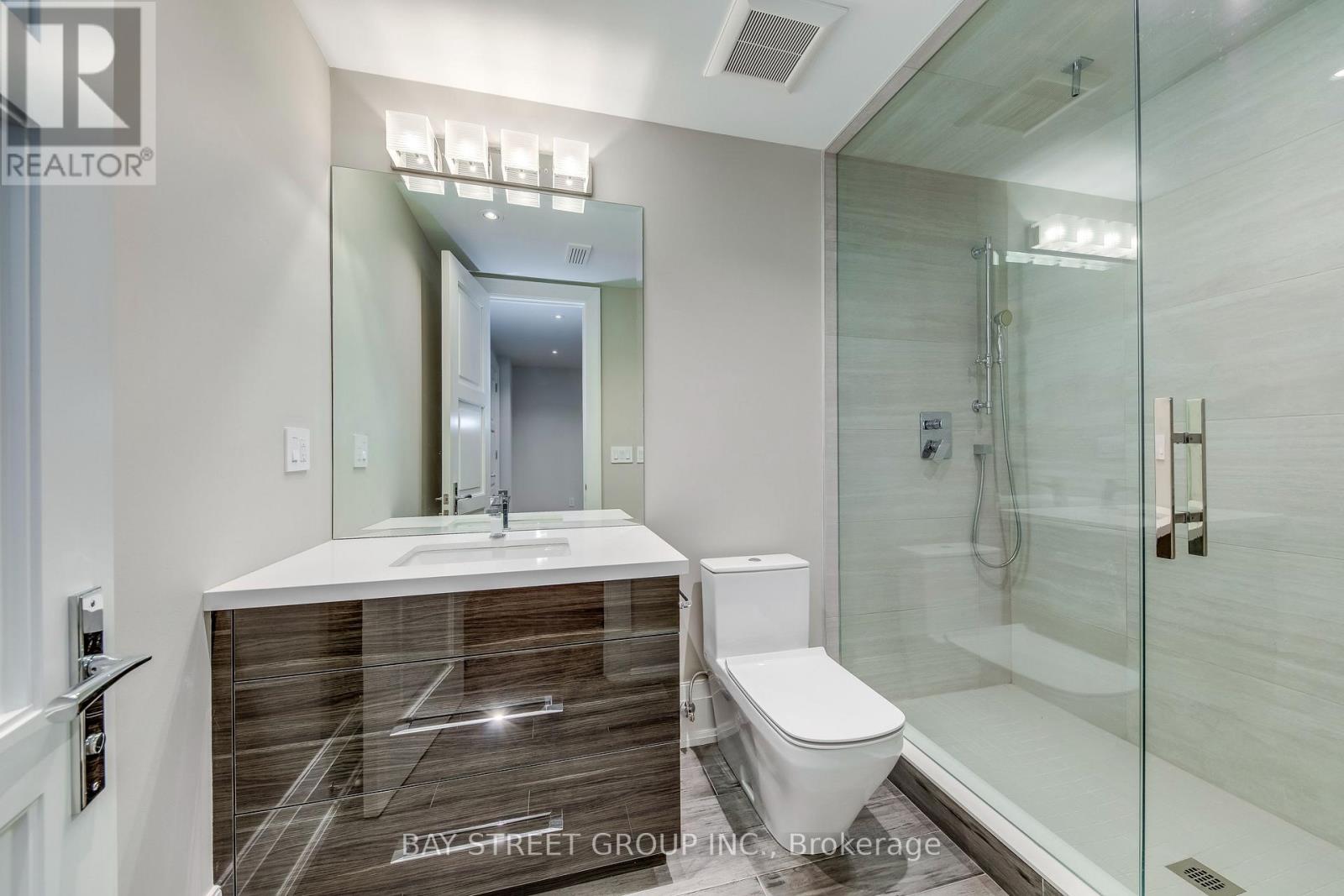 38 Kirk Drive, Markham, ON - Indoor Photo Showing Bathroom