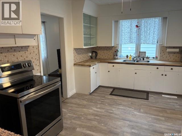 224 3Rd Avenue W, Canora, SK - Indoor Photo Showing Kitchen With Double Sink