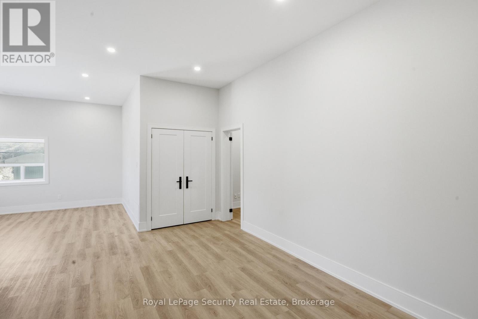 B - 185 Main Street, King, ON - Indoor Photo Showing Other Room