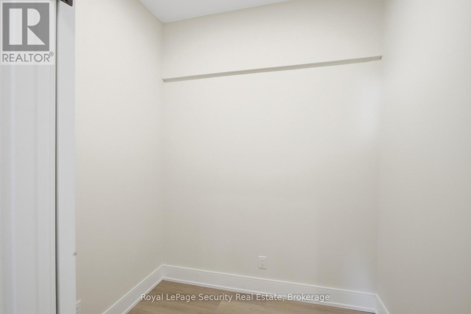 B - 185 Main Street, King, ON - Indoor Photo Showing Other Room