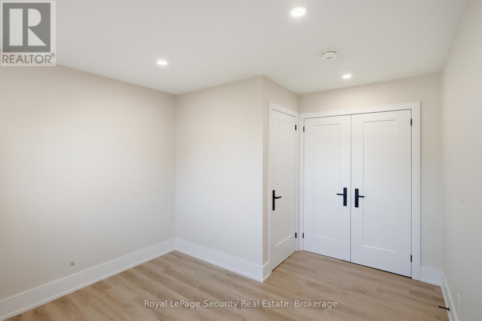 B - 185 Main Street, King, ON - Indoor Photo Showing Other Room