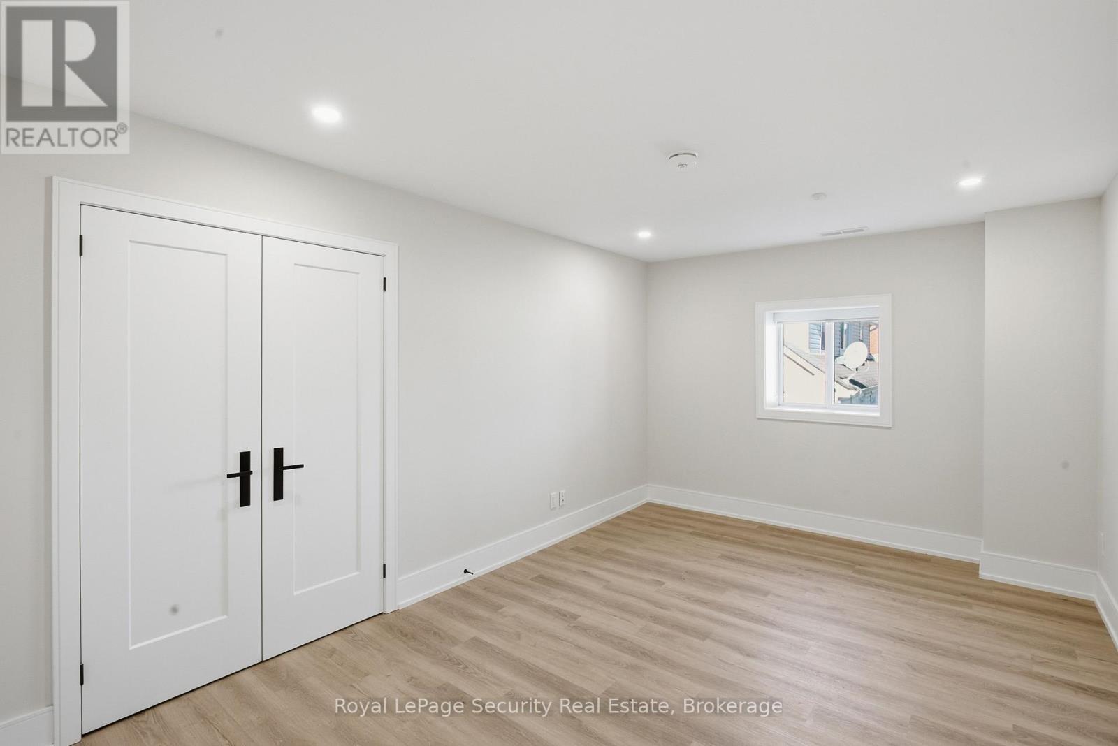 B - 185 Main Street, King, ON - Indoor Photo Showing Other Room