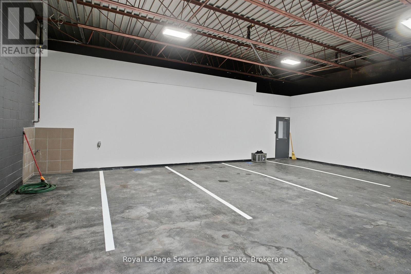 B - 185 Main Street, King, ON - Indoor Photo Showing Other Room