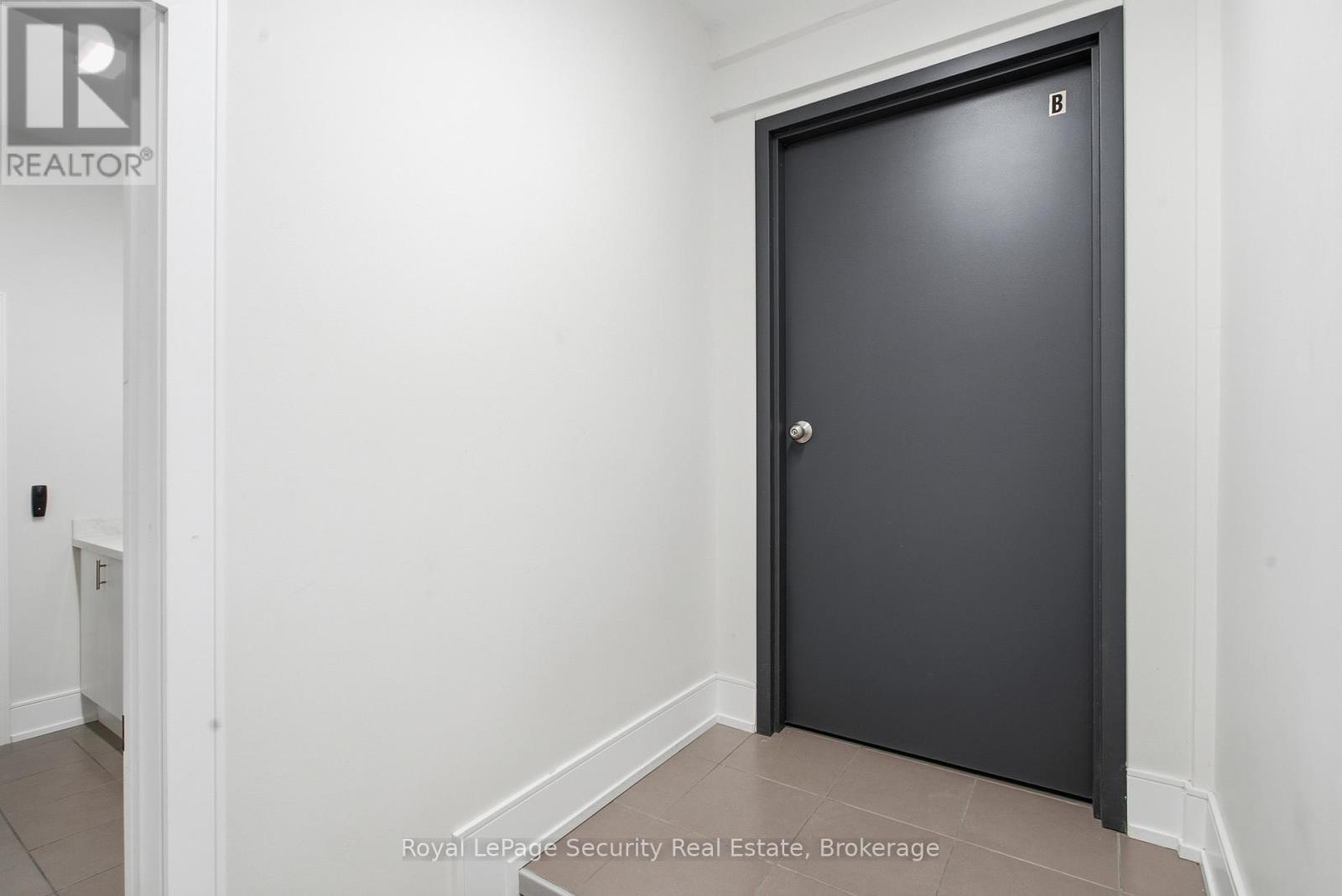 B - 185 Main Street, King, ON - Indoor Photo Showing Other Room