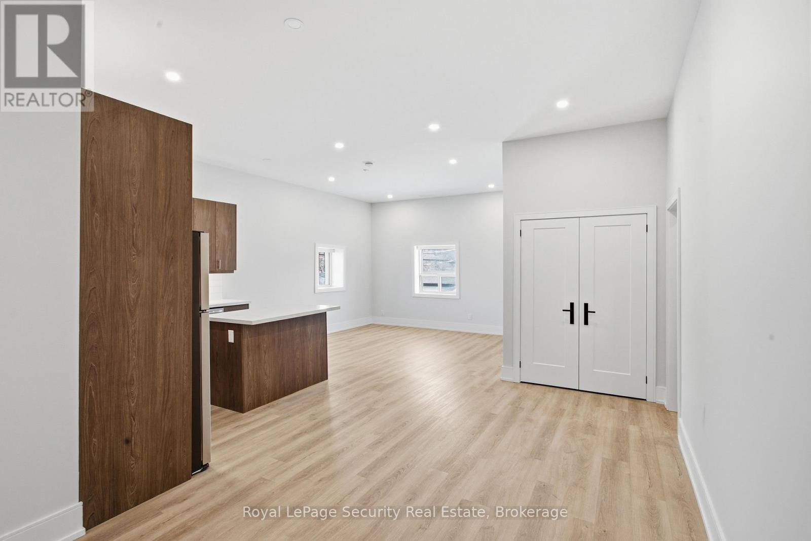 B - 185 Main Street, King, ON - Indoor Photo Showing Other Room