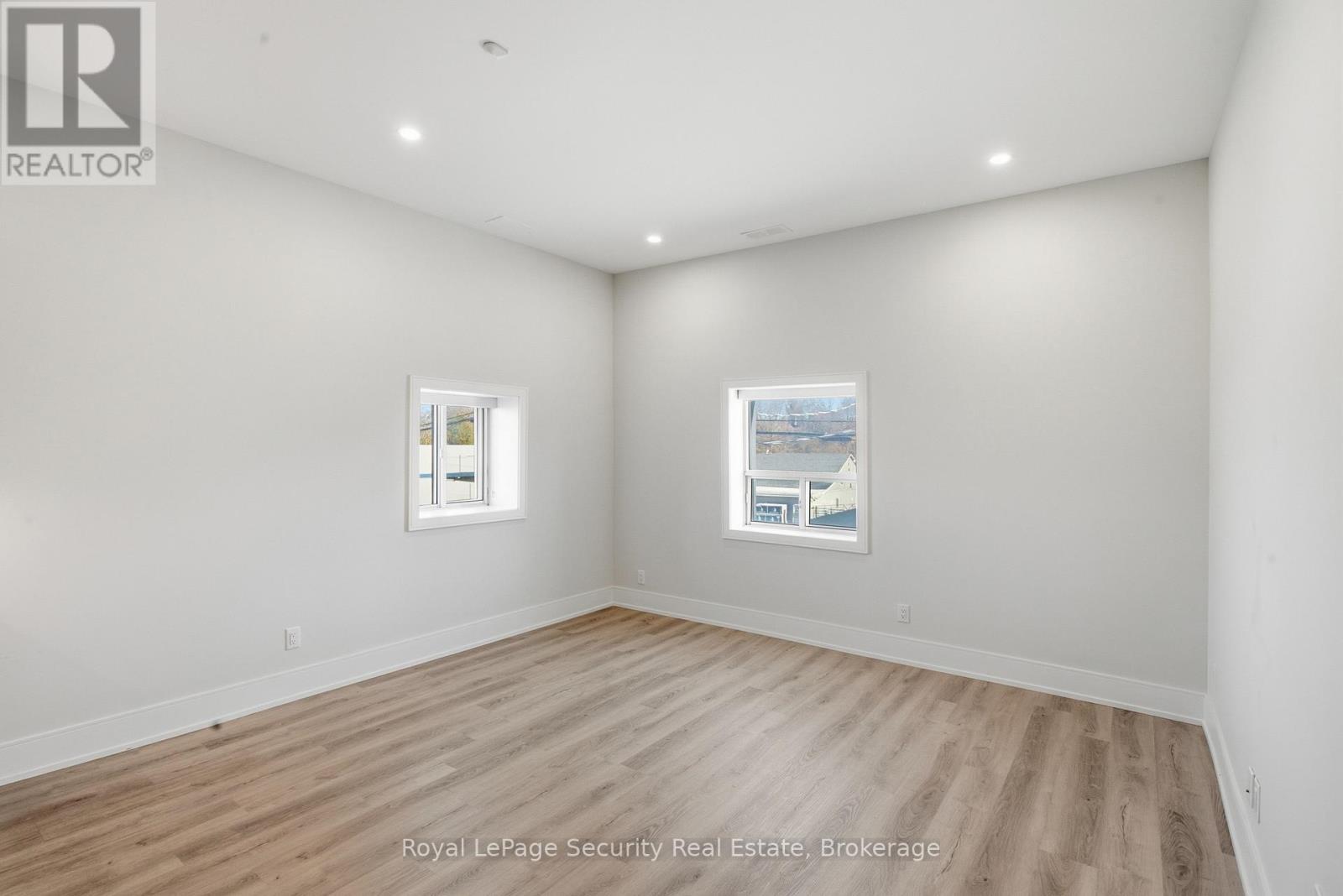 B - 185 Main Street, King, ON - Indoor Photo Showing Other Room