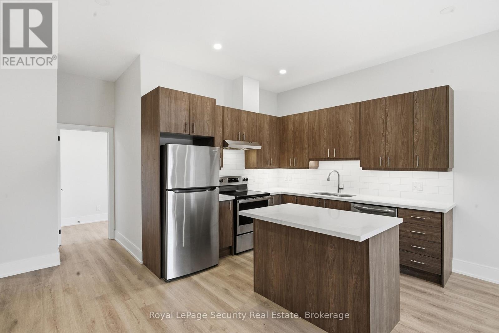 B - 185 Main Street, King, ON - Indoor Photo Showing Kitchen With Stainless Steel Kitchen With Double Sink