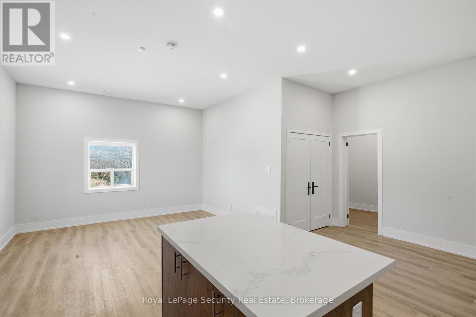 B - 185 Main Street, King, ON - Indoor Photo Showing Other Room