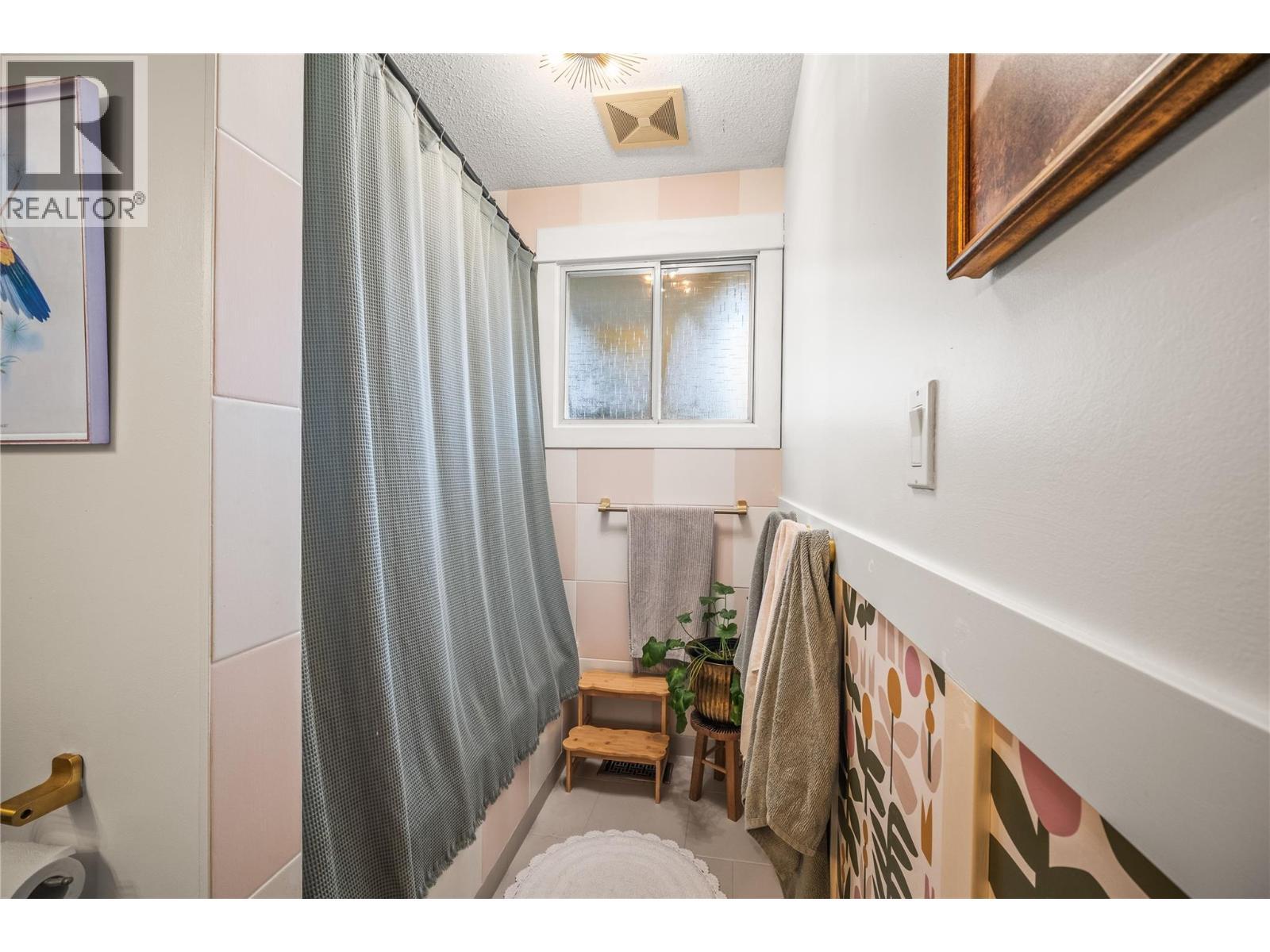 7089 Longacre Drive, Vernon, BC - Indoor Photo Showing Other Room