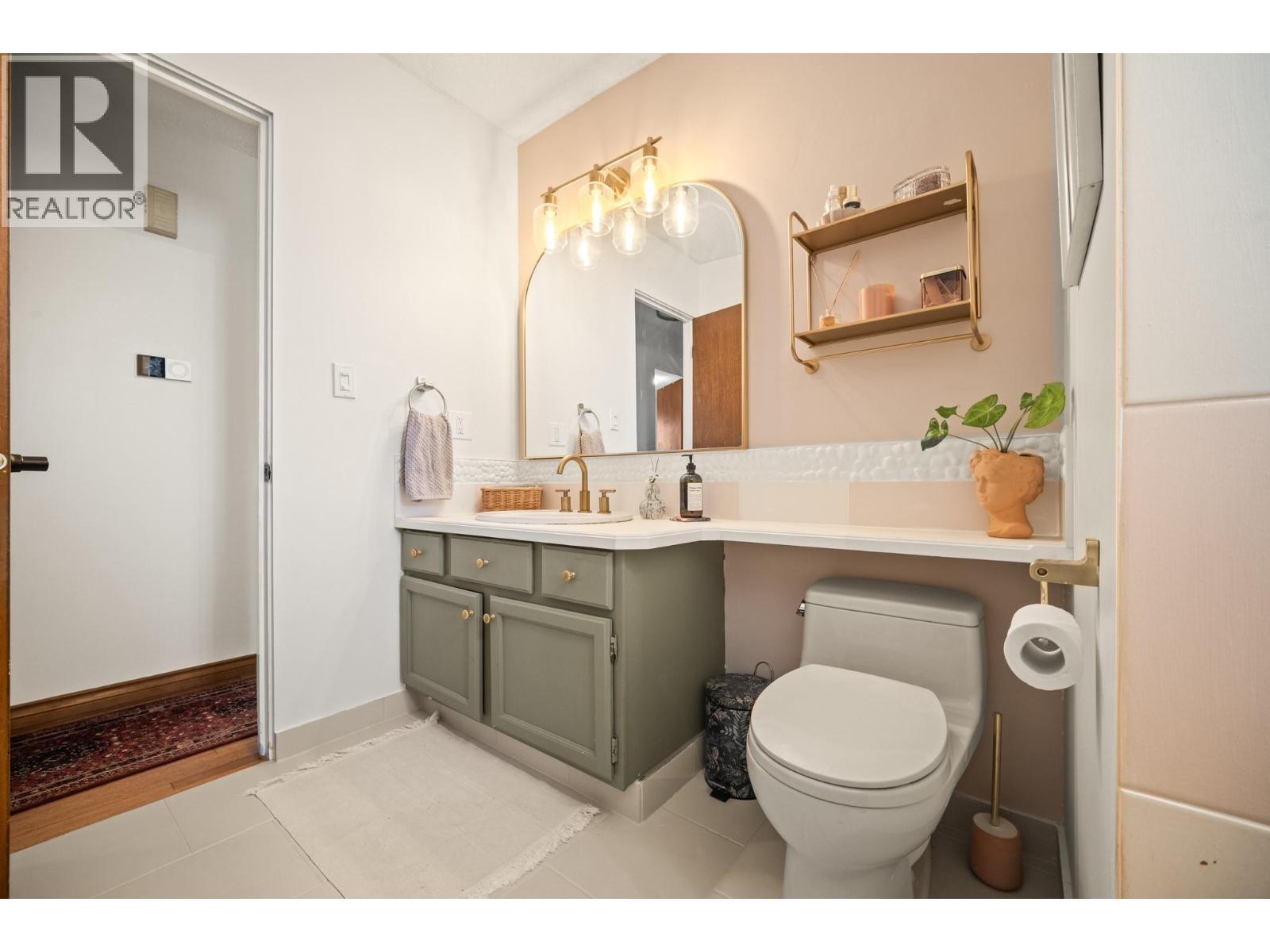 7089 Longacre Drive, Vernon, BC - Indoor Photo Showing Bathroom