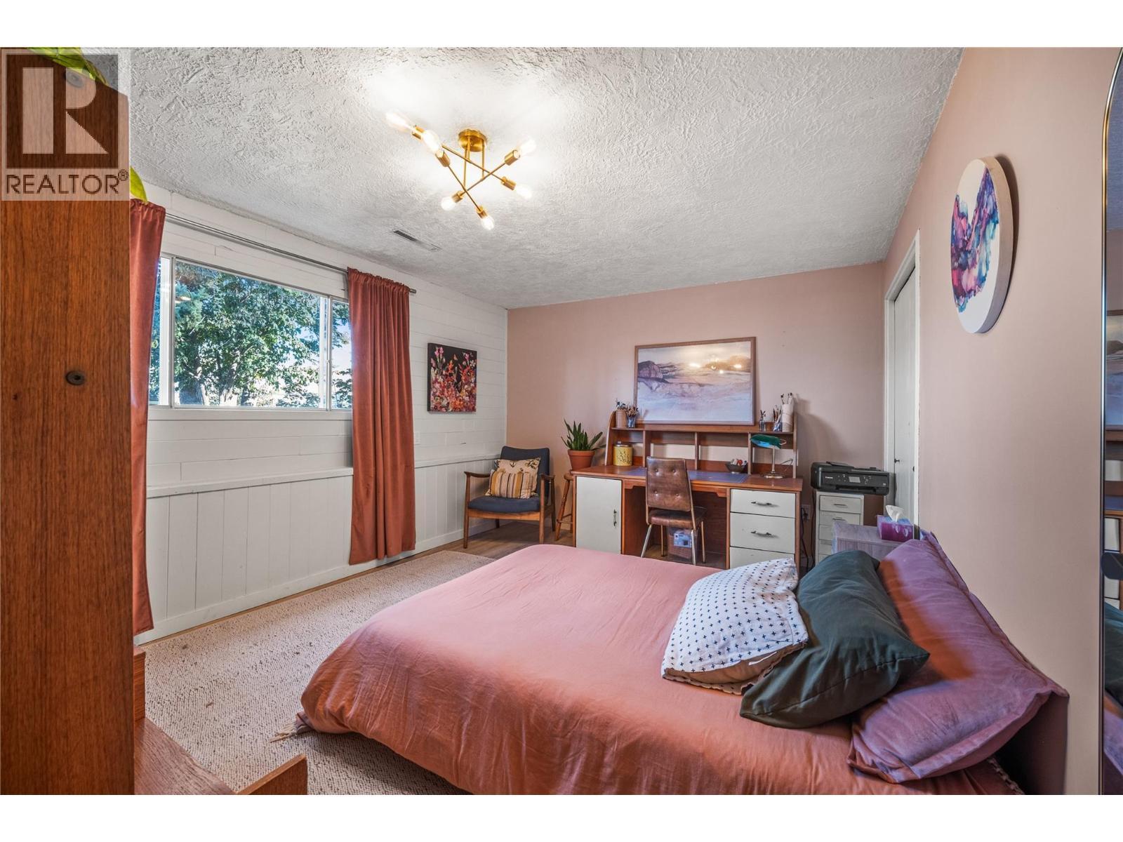 7089 Longacre Drive, Vernon, BC - Indoor Photo Showing Bedroom