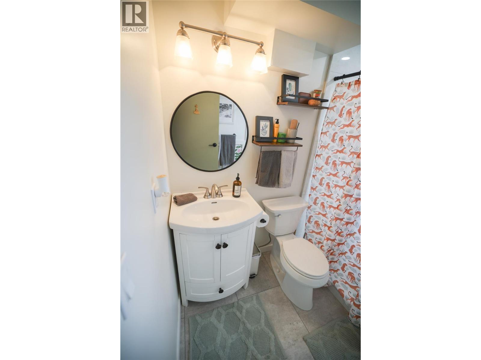 7089 Longacre Drive, Vernon, BC - Indoor Photo Showing Bathroom