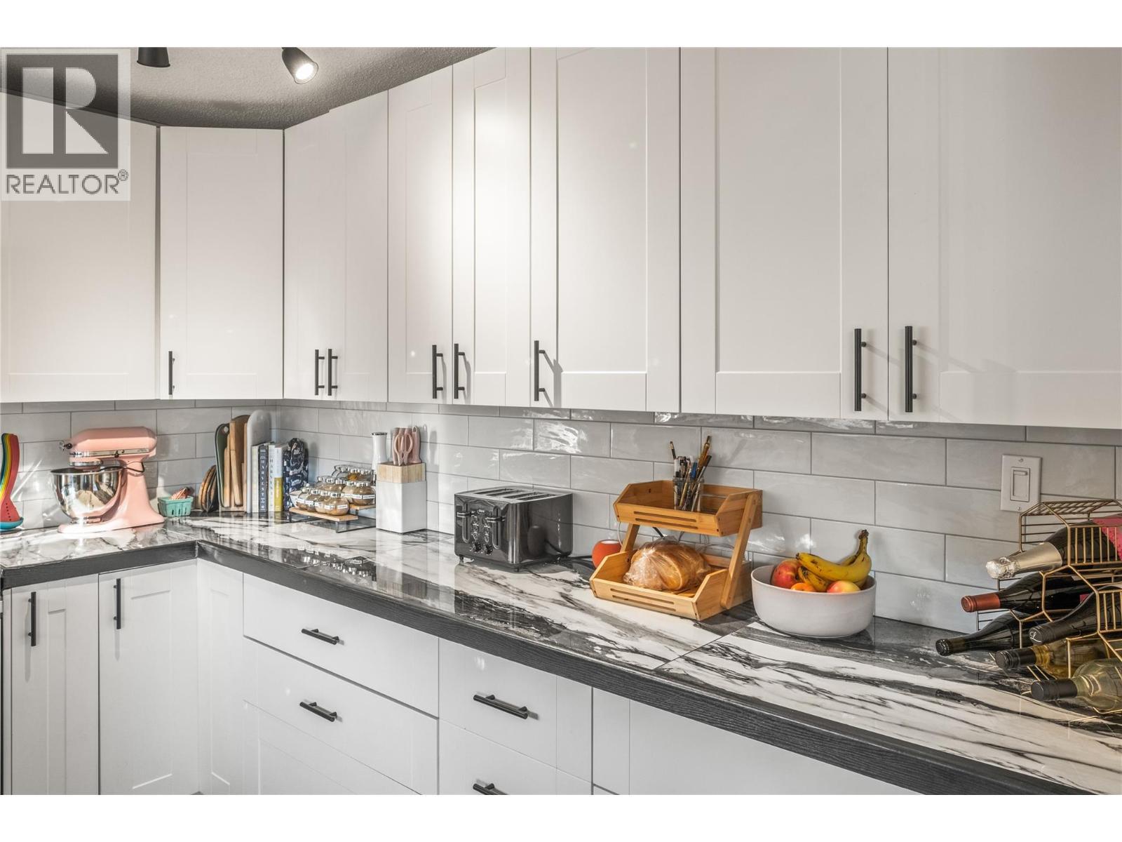 7089 Longacre Drive, Vernon, BC - Indoor Photo Showing Kitchen With Upgraded Kitchen