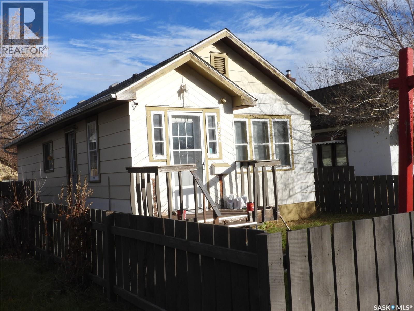 552 10Th Street, Prince Albert, SK - Outdoor