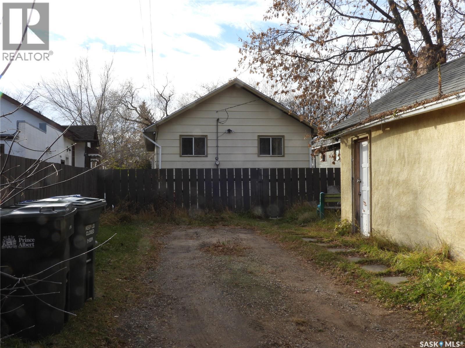 552 10Th Street, Prince Albert, SK - Outdoor