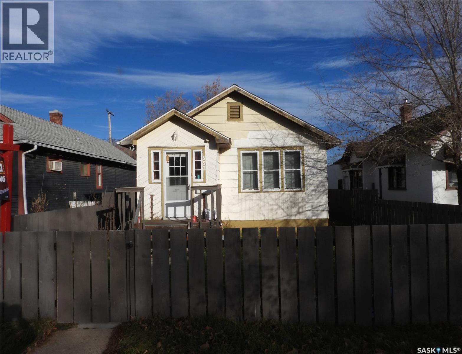 552 10Th Street, Prince Albert, SK - Outdoor