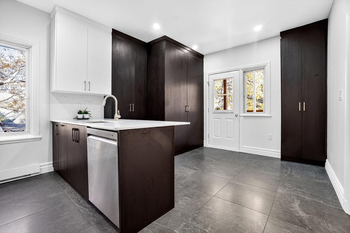 Kitchen - 4615 Av. Marcil, Montréal (Côte-Des-Neiges/Notre-Dame-De-Grâce), QC - Indoor Photo Showing Kitchen