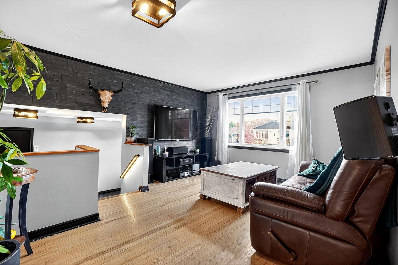 Living room - 3215 Rue De Mayfair, Longueuil (Saint-Hubert), QC - Indoor Photo Showing Living Room