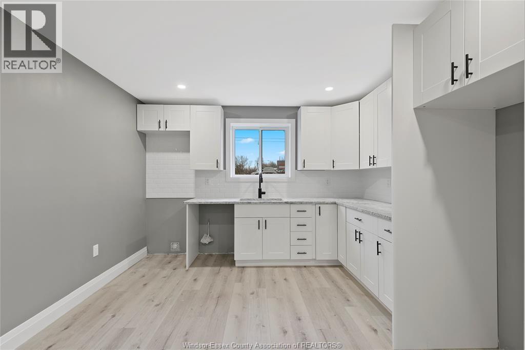 302B Kempt, Amherstburg, ON - Indoor Photo Showing Kitchen