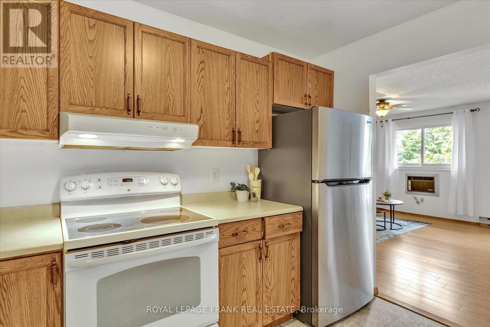 201 - 2406 Mountland Drive, Peterborough (Monaghan Ward 2), ON - Indoor Photo Showing Kitchen