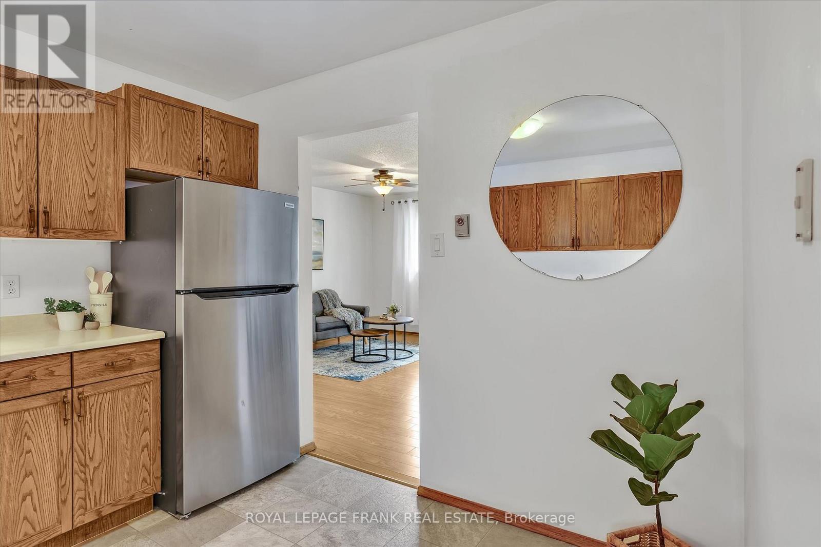 201 - 2406 Mountland Drive, Peterborough (Monaghan Ward 2), ON - Indoor Photo Showing Kitchen
