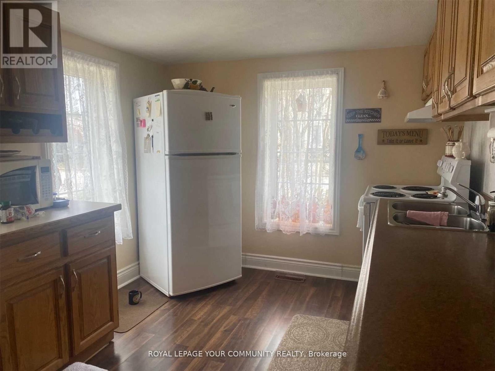 71 High Street, Georgina, ON - Indoor Photo Showing Kitchen With Double Sink
