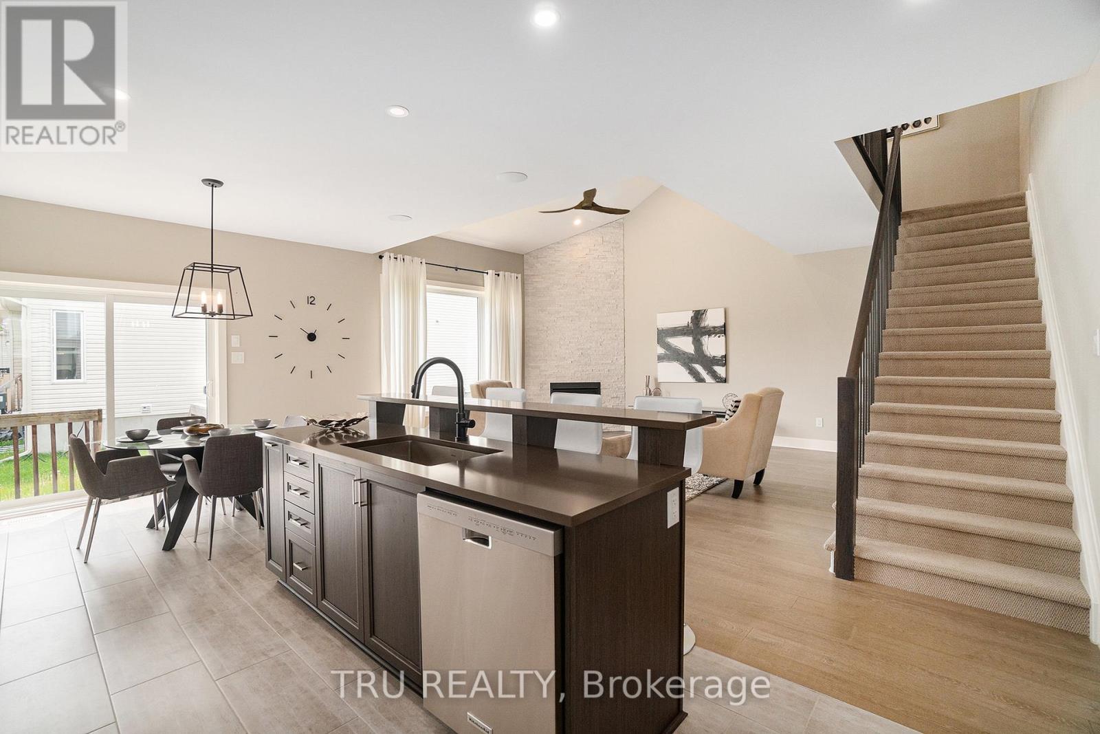 Kitchen - 670 Parade Drive, Ottawa, ON - Indoor Photo Showing Other Room