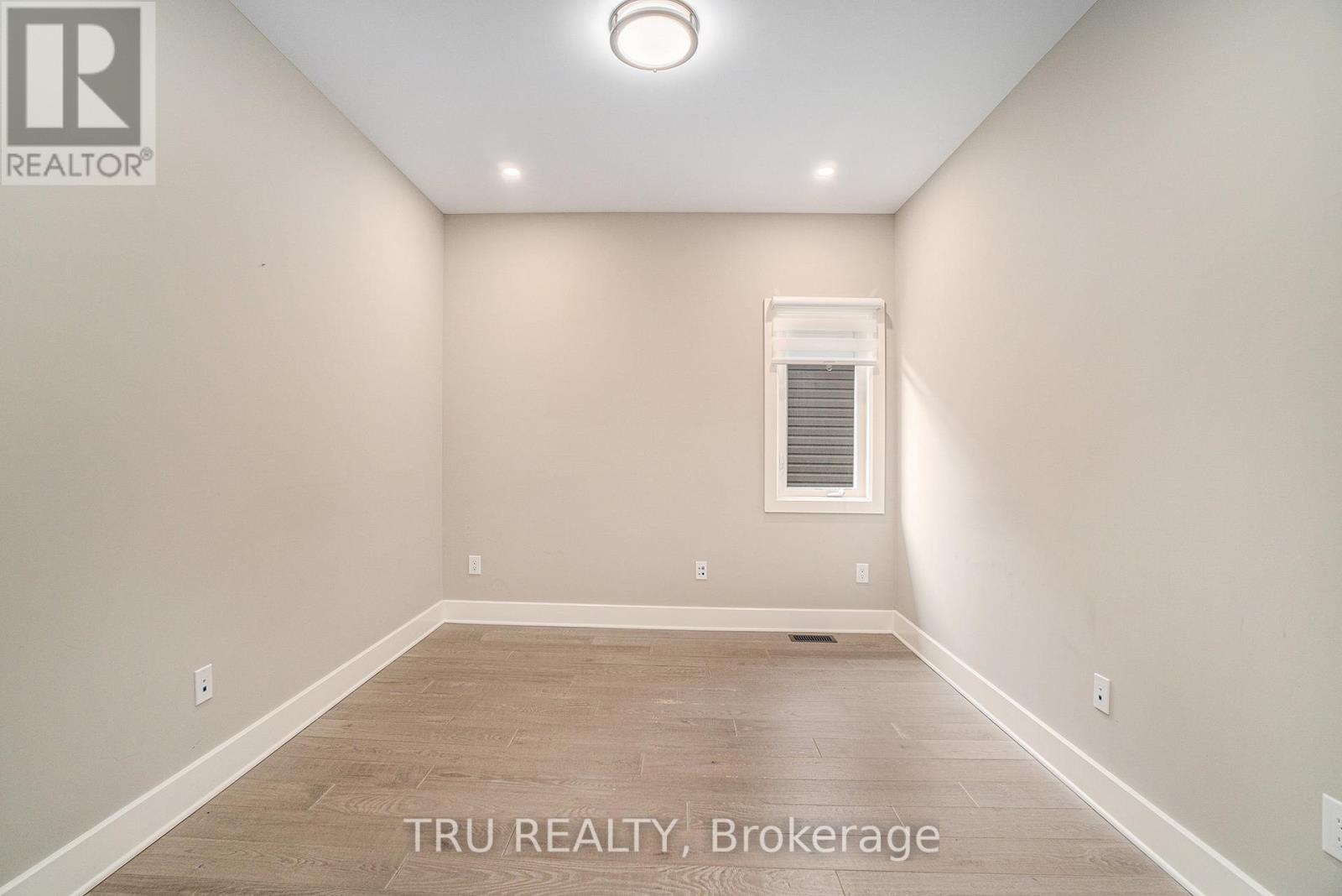 Office - 670 Parade Drive, Ottawa, ON - Indoor Photo Showing Other Room