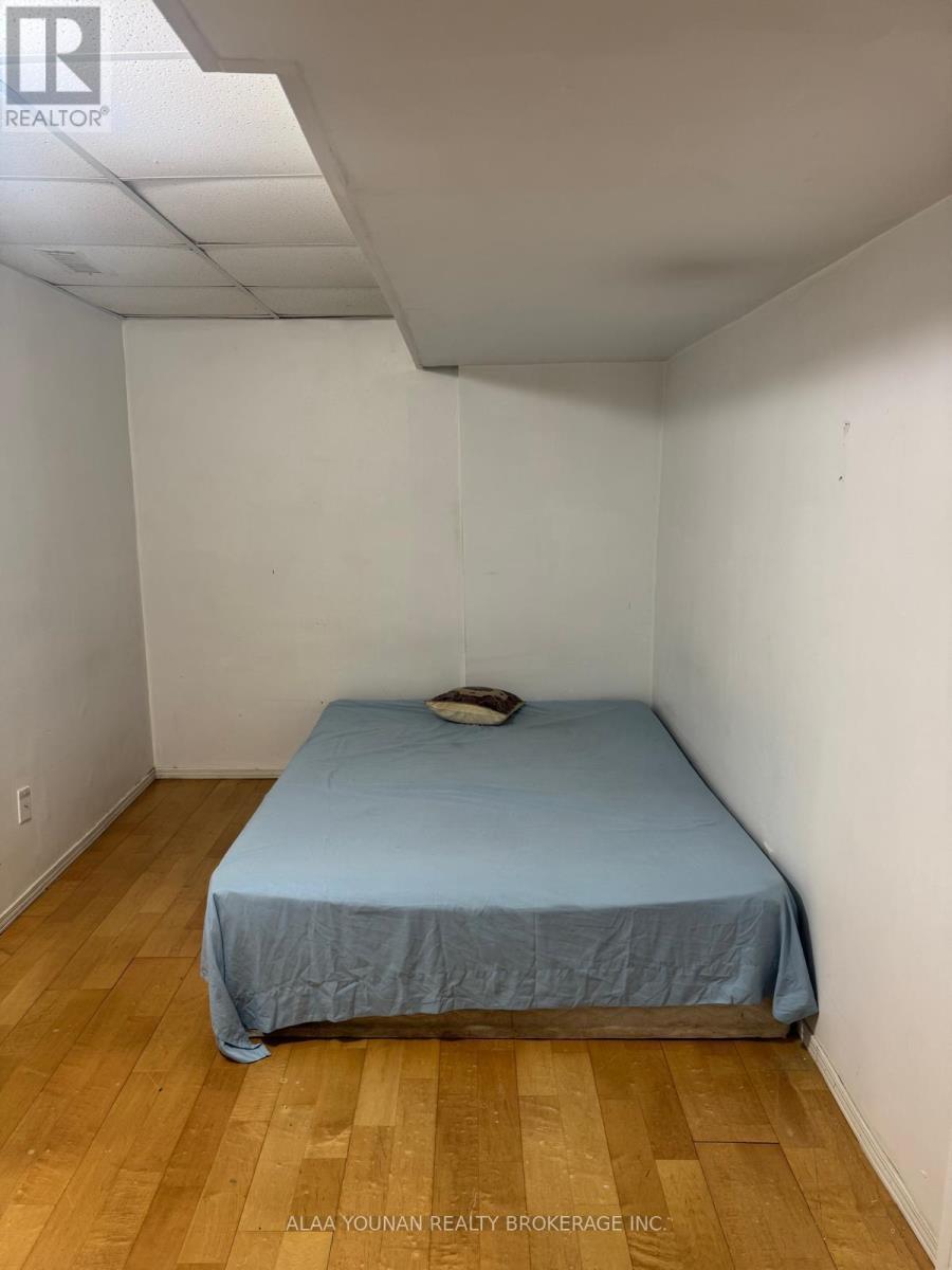 62 Weather Vane Line, Brampton, ON - Indoor Photo Showing Bedroom