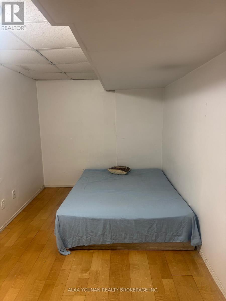 62 Weather Vane Line, Brampton, ON - Indoor Photo Showing Bedroom