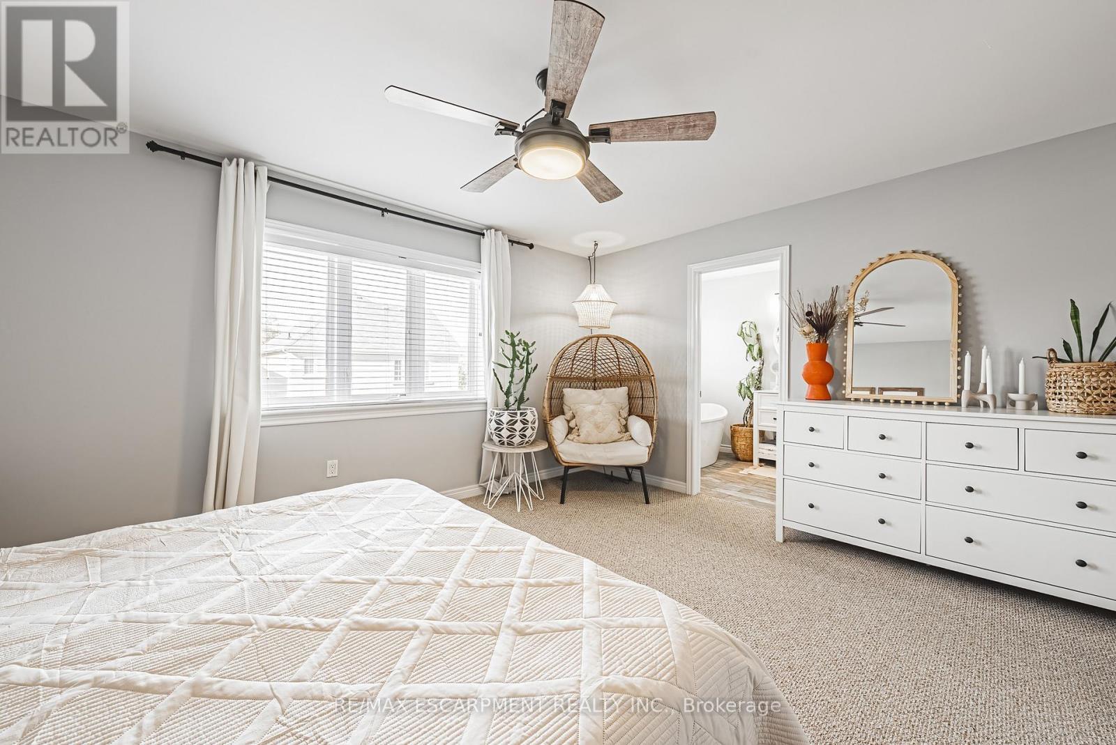 8 Matteo Trail, Hamilton, ON - Indoor Photo Showing Bedroom
