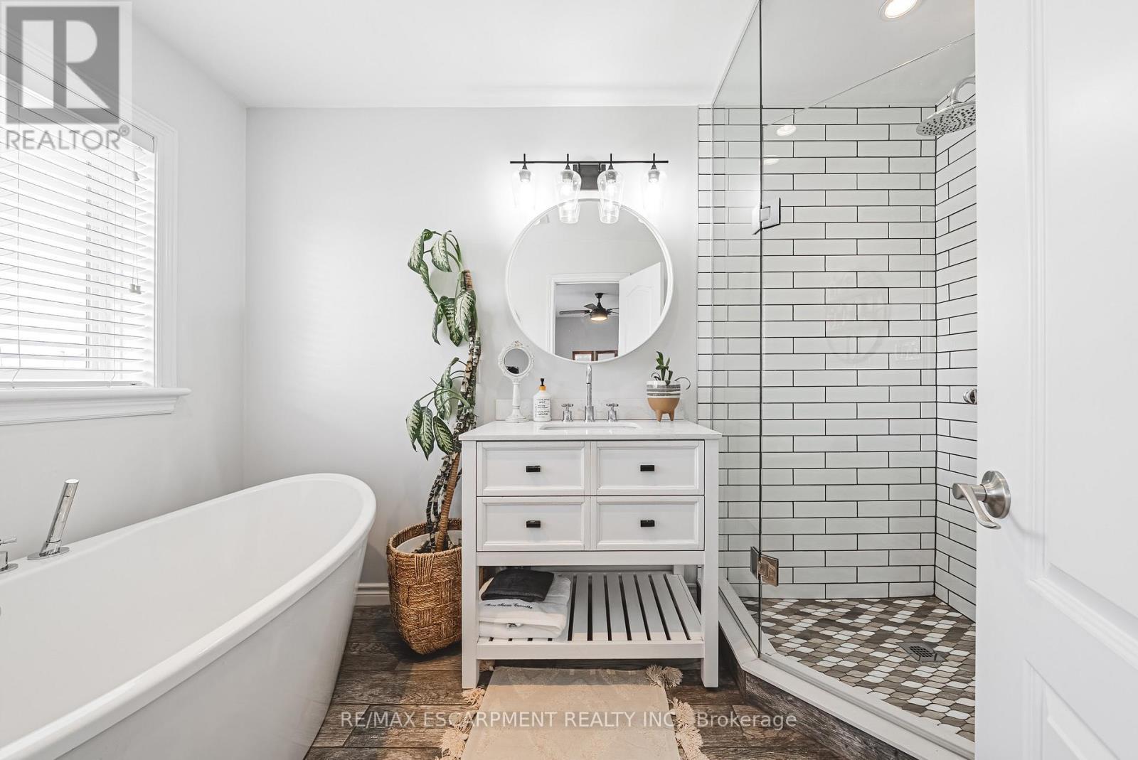 8 Matteo Trail, Hamilton, ON - Indoor Photo Showing Bathroom
