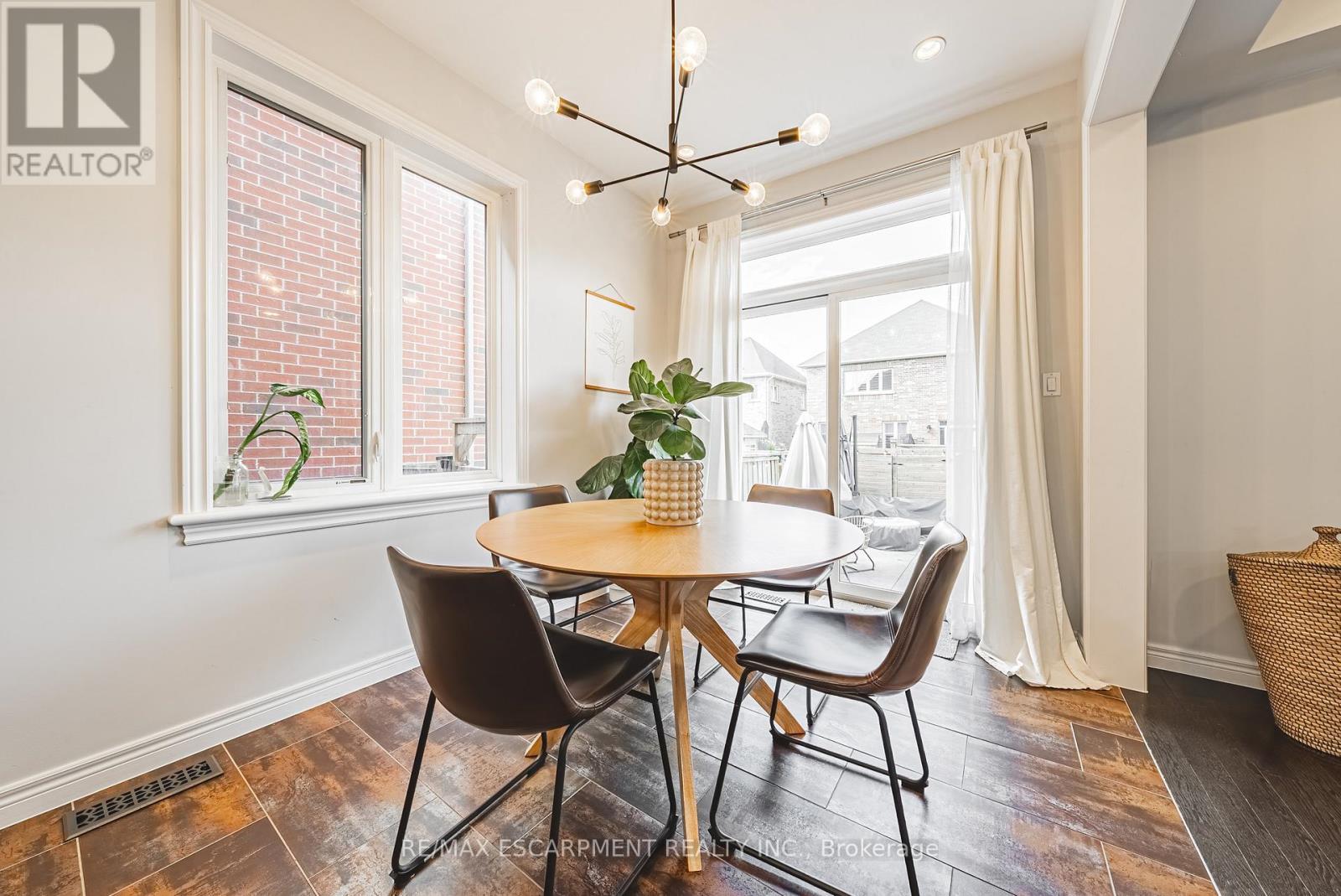8 Matteo Trail, Hamilton, ON - Indoor Photo Showing Dining Room