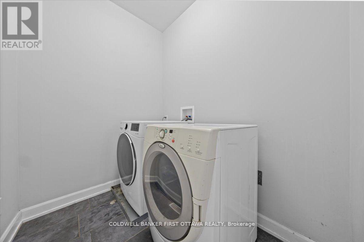 560 Queen Mary Street, Ottawa, ON - Indoor Photo Showing Laundry Room