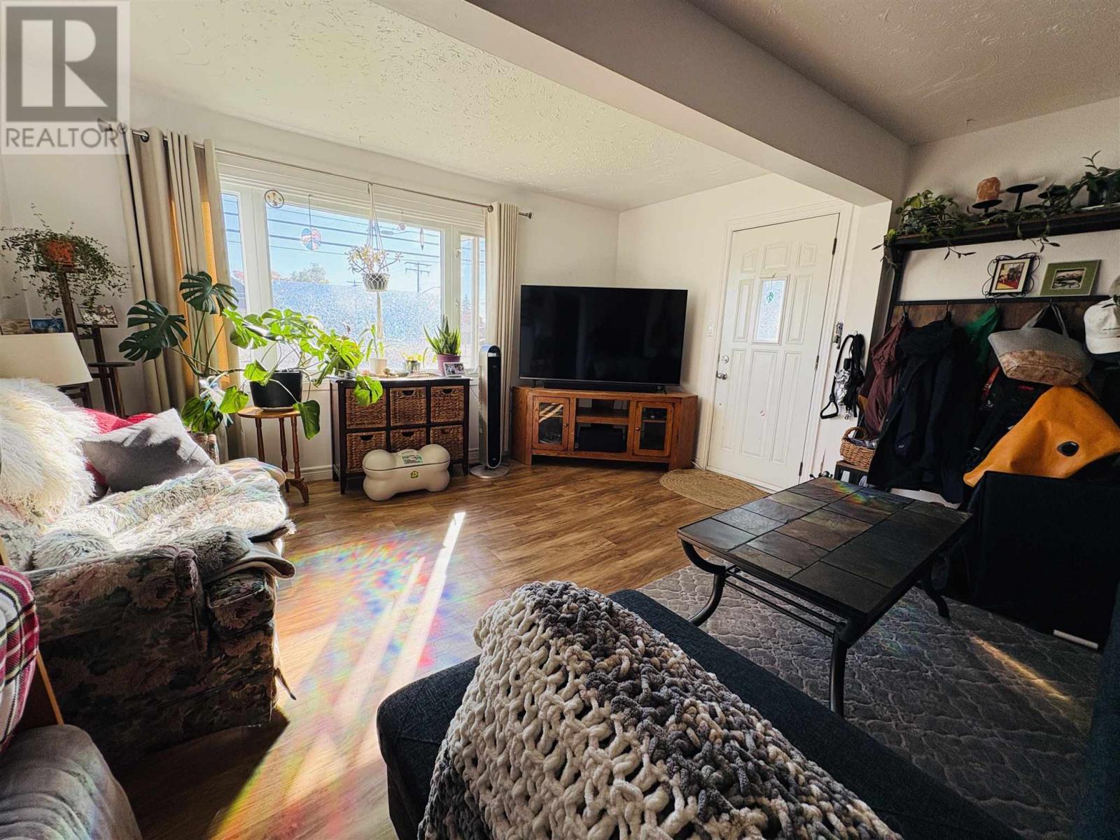 128 Second Lin W, Sault Ste. Marie, ON - Indoor Photo Showing Living Room