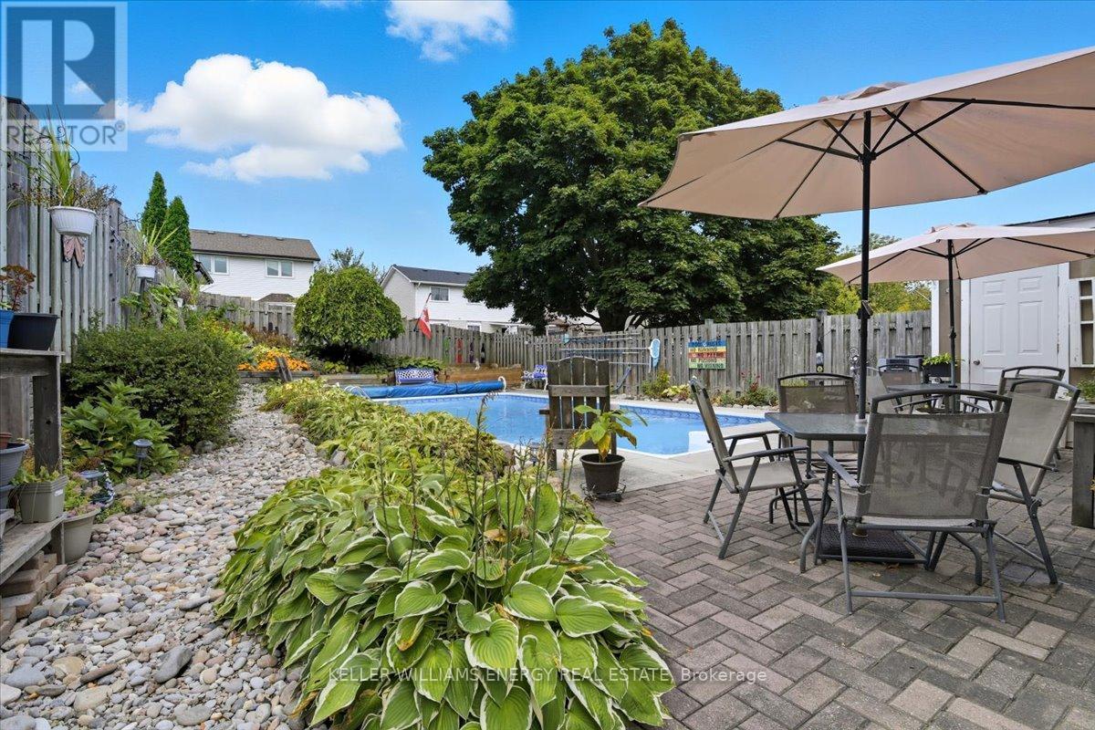 856 Roundelay Drive, Oshawa (Mclaughlin), ON - Outdoor With In Ground Pool With Deck Patio Veranda