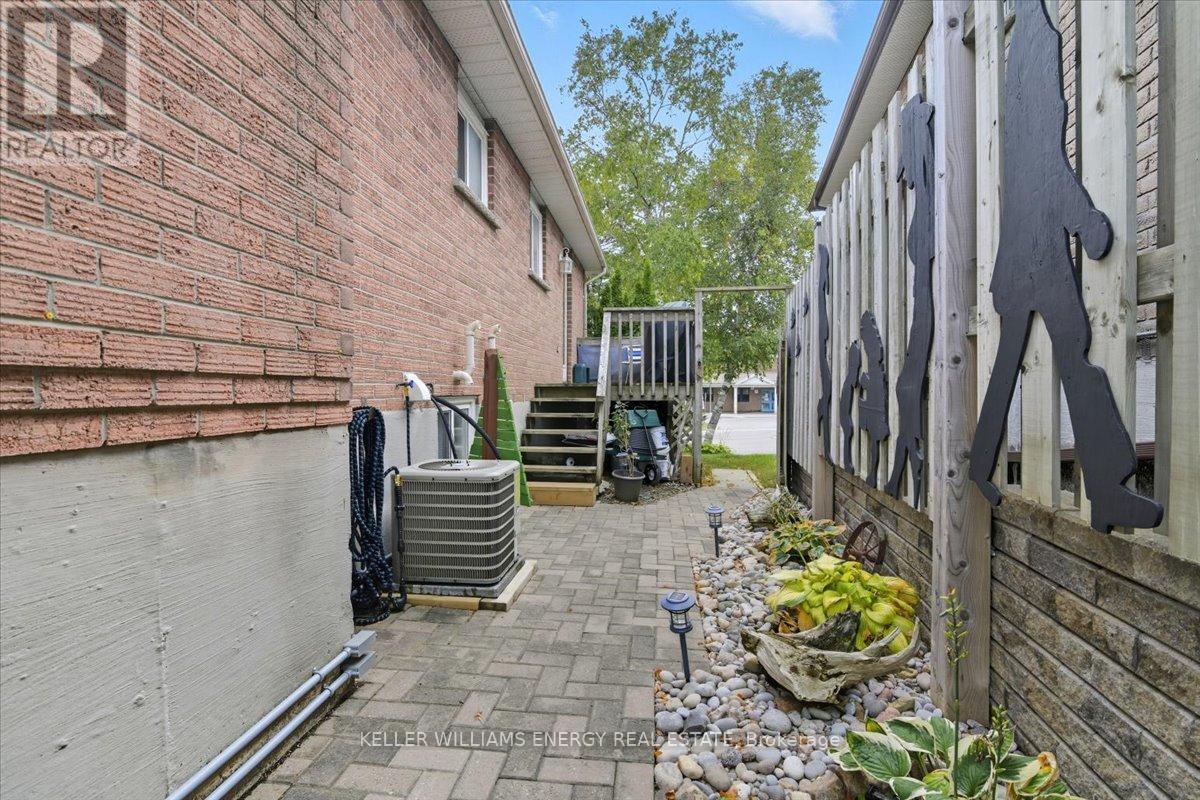 856 Roundelay Drive, Oshawa (Mclaughlin), ON - Outdoor