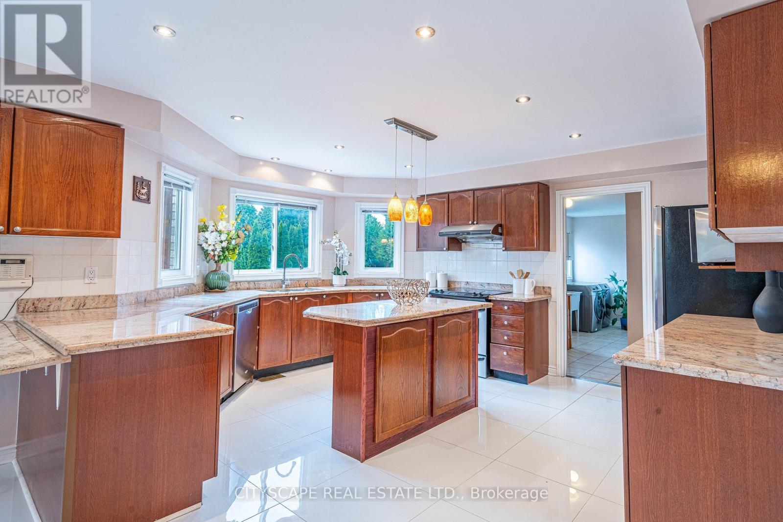 3721 Trelawny Circle, Mississauga, ON - Indoor Photo Showing Kitchen With Double Sink