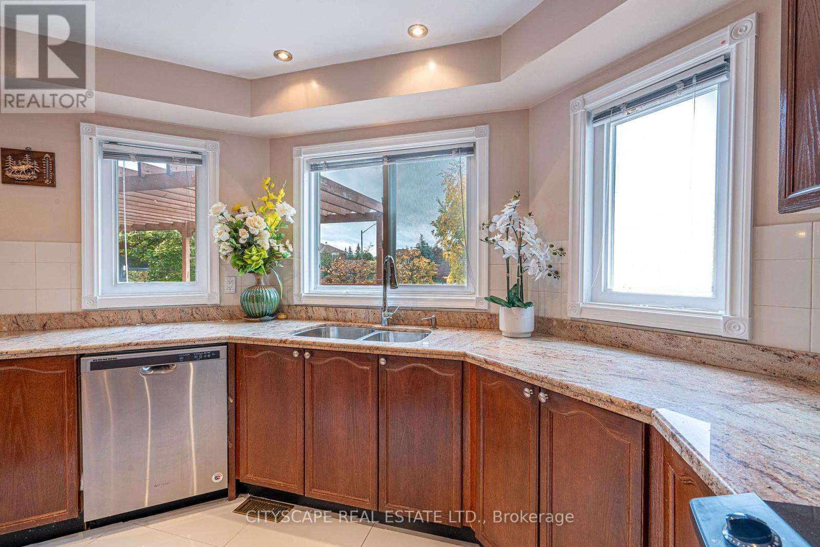 3721 Trelawny Circle, Mississauga, ON - Indoor Photo Showing Kitchen With Double Sink
