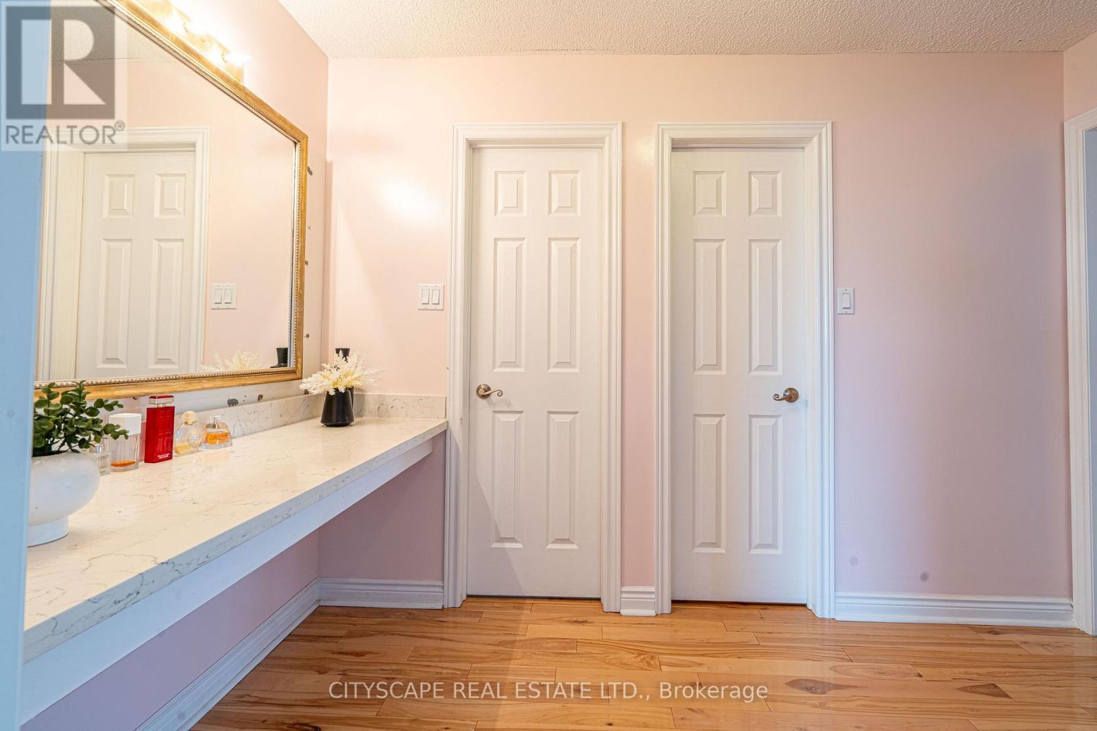 3721 Trelawny Circle, Mississauga, ON - Indoor