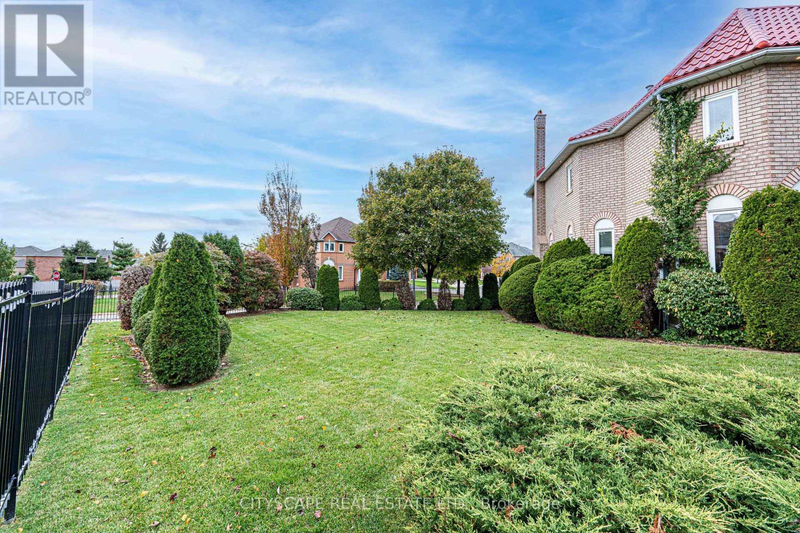 3721 Trelawny Circle, Mississauga, ON - Outdoor